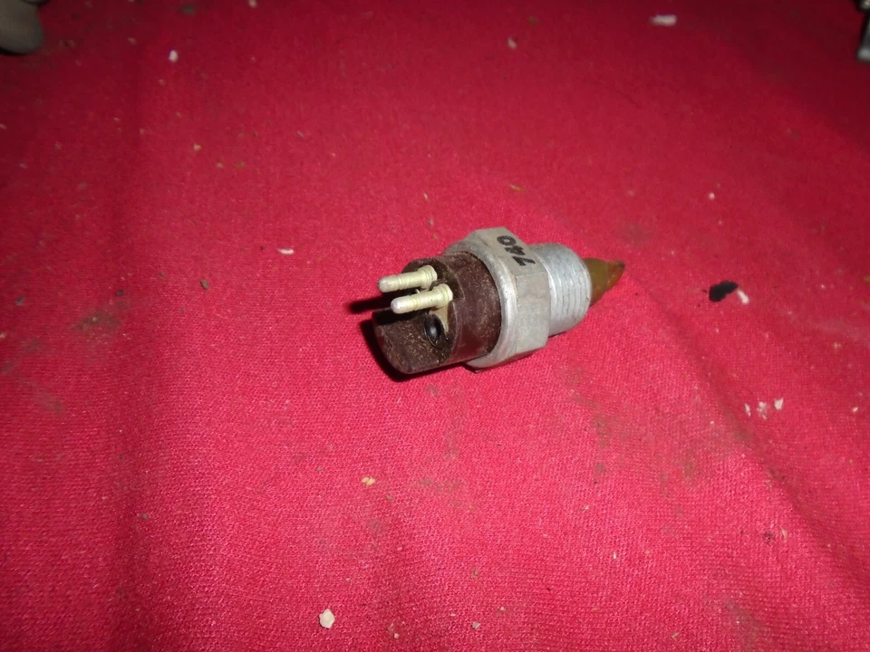 Chevrolet Impala Corvette 1950, 1969, 1953, 1964 transmisor de temperatura 740 2 pines Delco Remy Foto 2 de 2