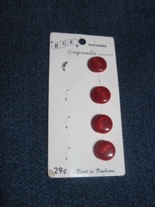 VINTAGE B*G* E PARTIAL CARD FIRE ENGINE RED MOON/ CATS EYE CEL/PLA BUTTONS QTY 4