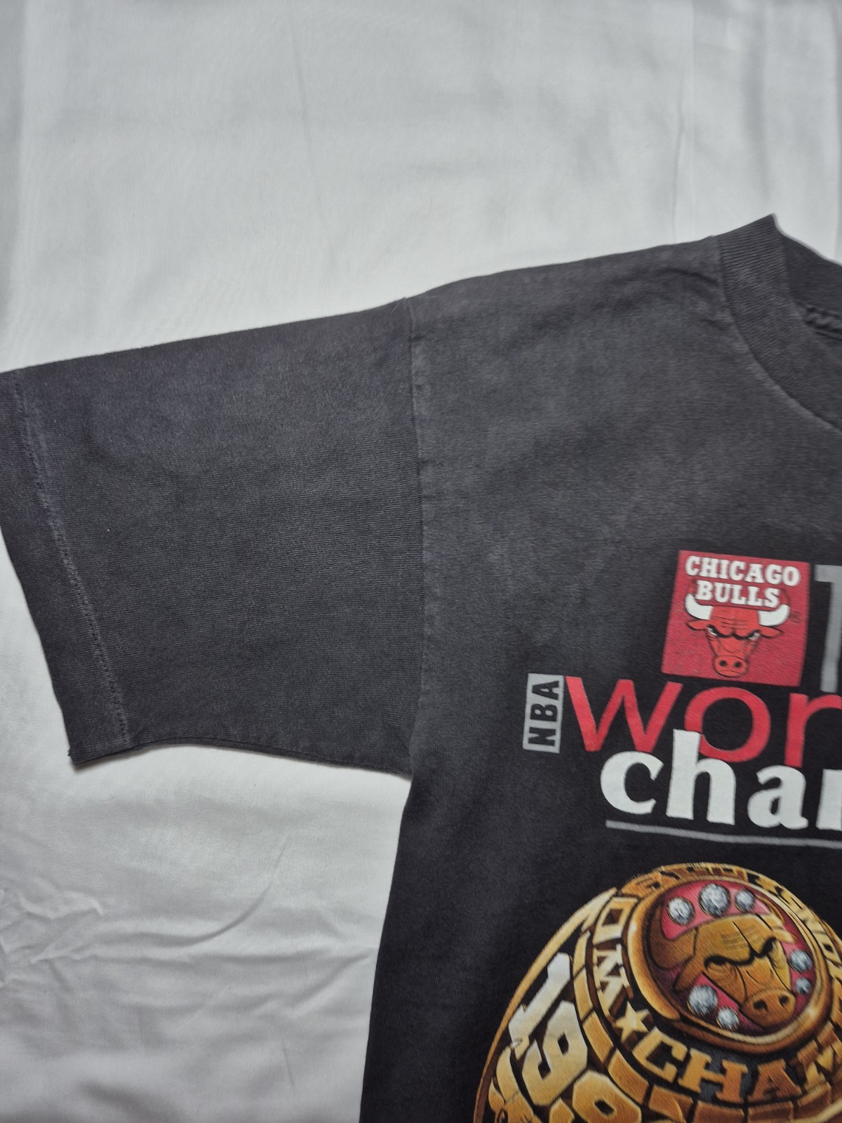 Maglietta Chicago Bulls 1993 Campioni del Mondo Tre di Fila Grafica Nera Small