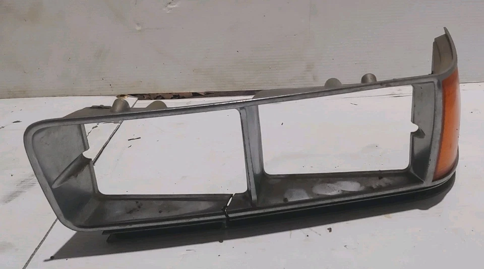 82 83 84 85 Buick Century Driver Faro Izquierdo Bisel Borde y Luz Marcadora de Esquina Foto 4 de 4