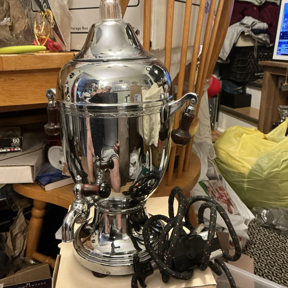 Vintage 1940s Art Deco Forman Bros. 8 Cup Coffee Pot Maker Urn Bakelite - Image 2 of 3