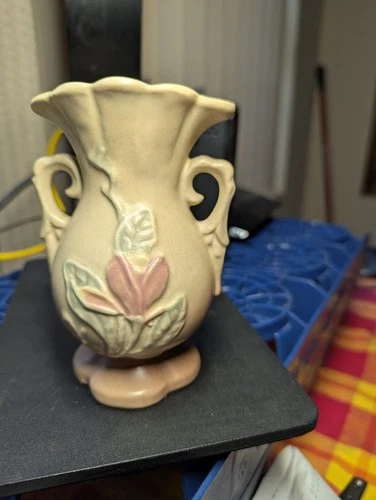 Hull potery magnolia vase 5"
