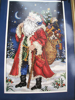 Christmas Dimensions GOLD Collection Needlepoint Kit,SANTA AT HIS