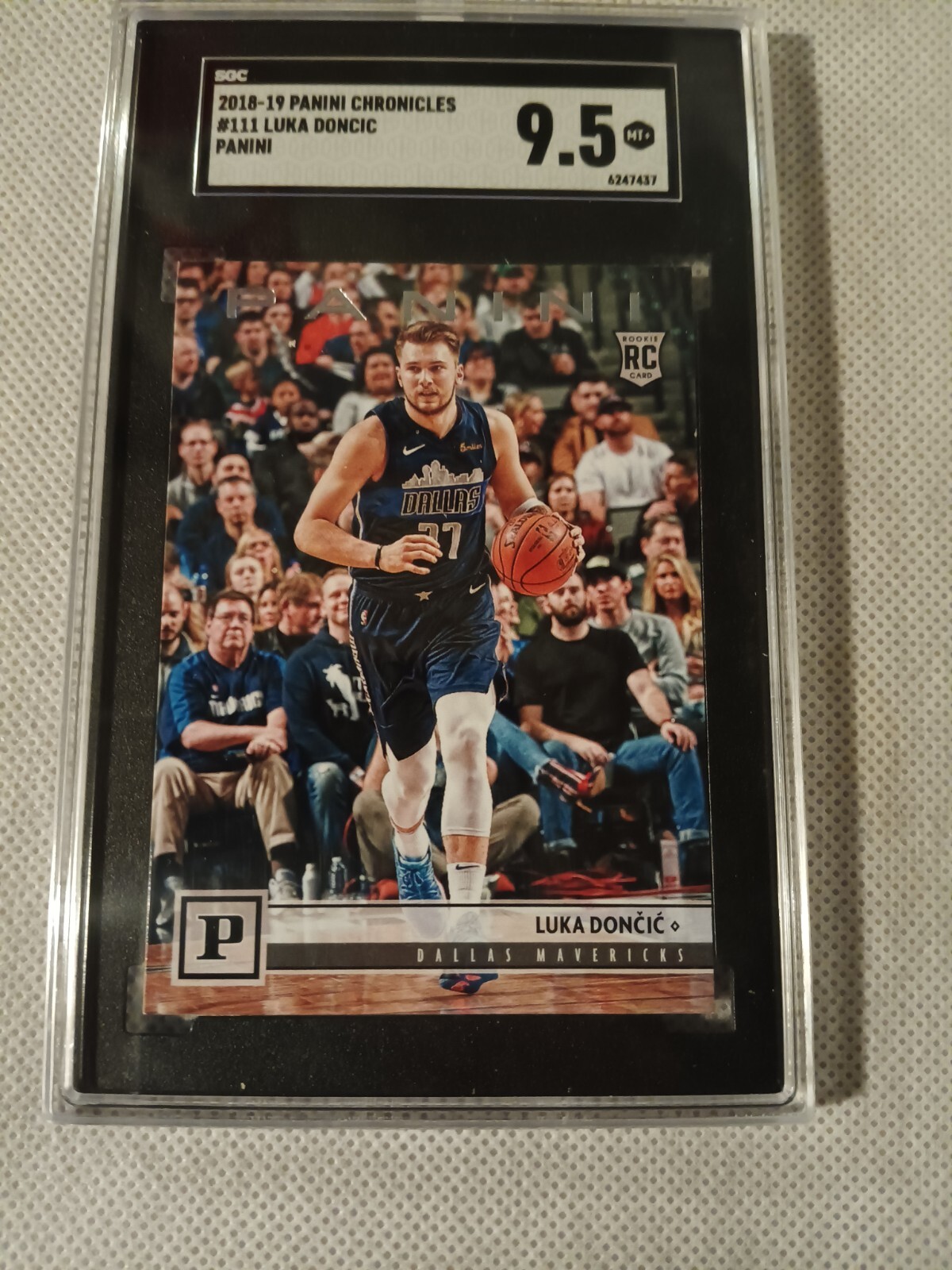 2018 LUKA DONCIC PANINI CHRONICLES NBA ROOKIE CARD RC #111 SGC 9.5 DALLAS MAVS