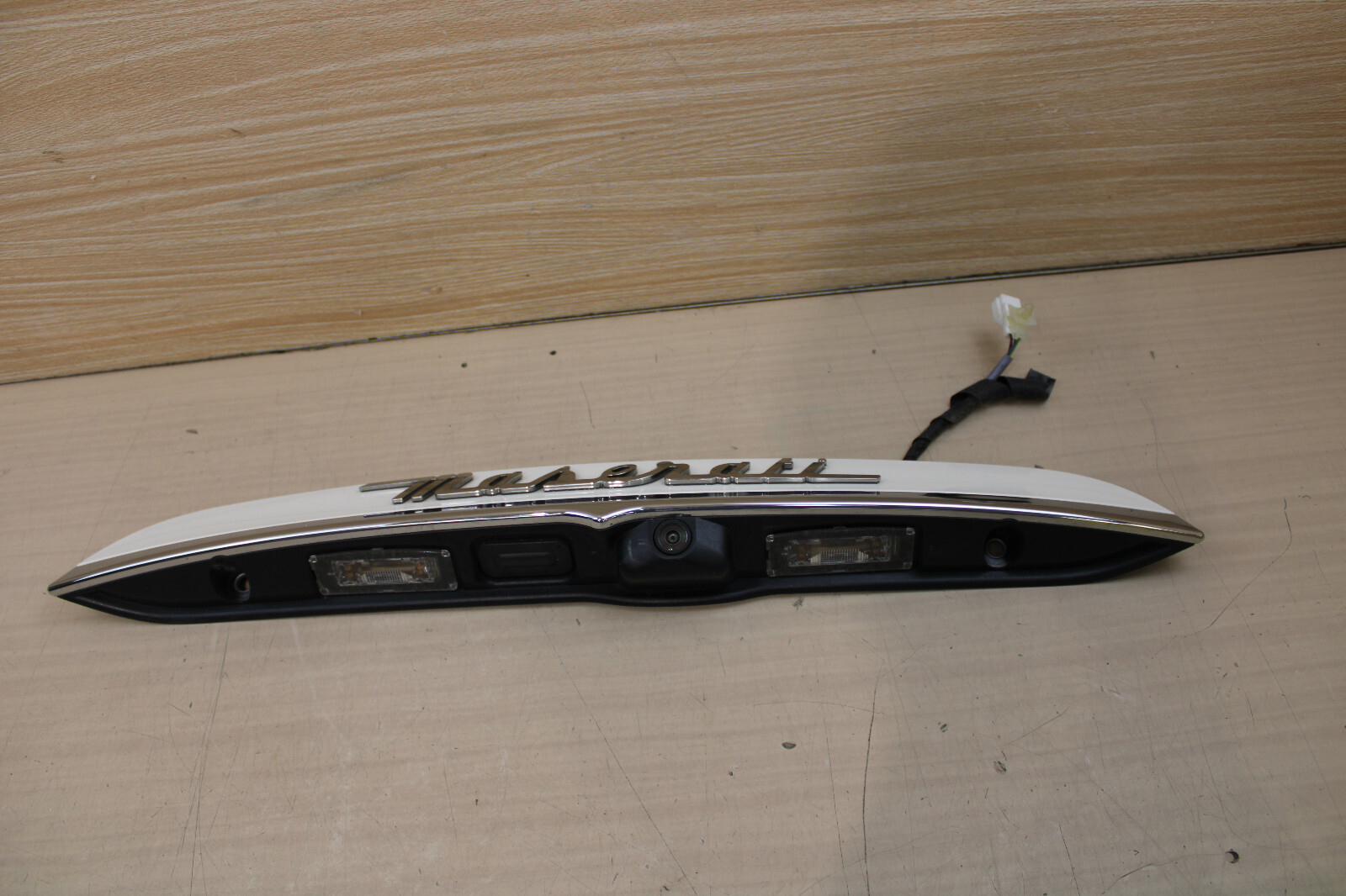 14-22 MASERATI GHIBLI DECKLID TRUNK LID MOLDING + CAMERA WHITE EXCELLENT OEM