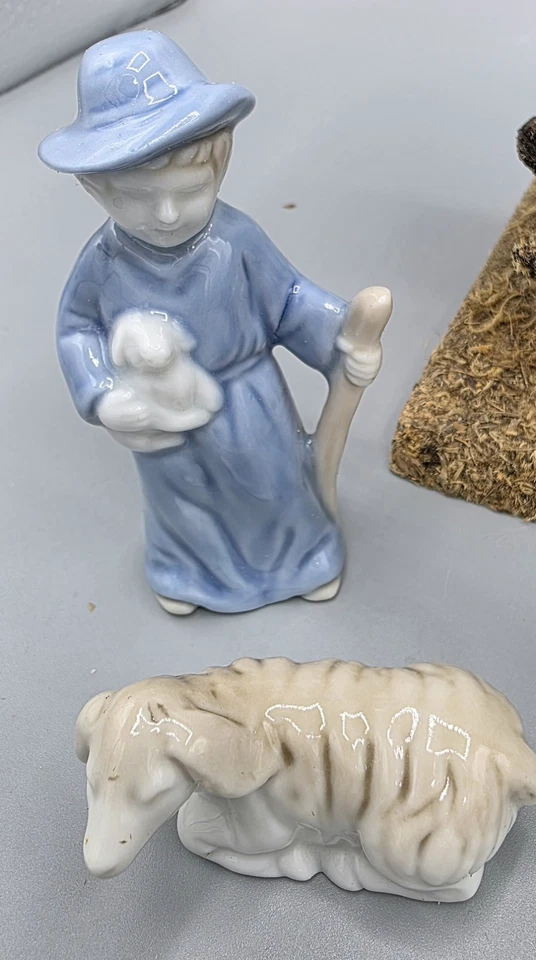 Belén Lefton Navidad 9 Piezas Azul Blanco Miniaturas con Establo 1987 Foto 4 de 4