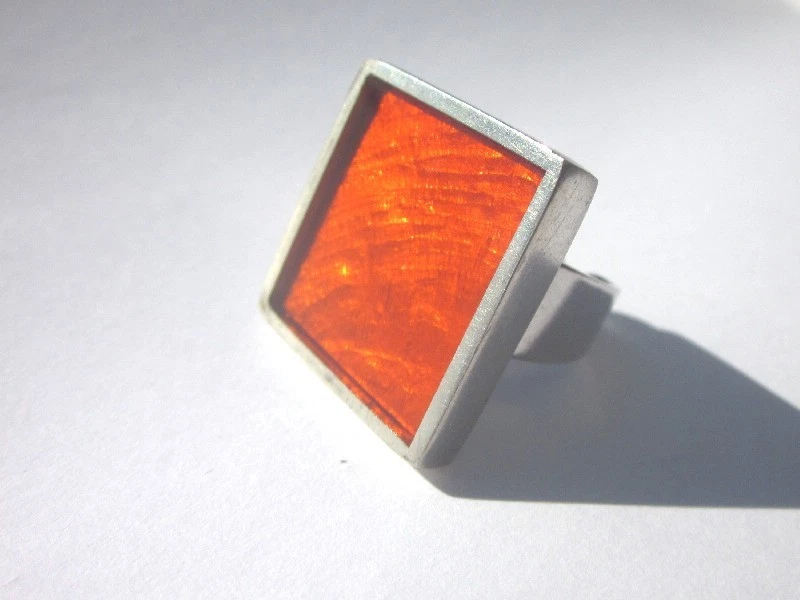 Toller Ring mit "Orange" quadrat Capiz Muschel in Harz v Culture Mix - Bild 1 von 1