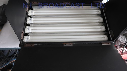 1x quad bulb 4x55w dimmable fluroscent softlight with barn doors and DMX 230v - Picture 2 of 13