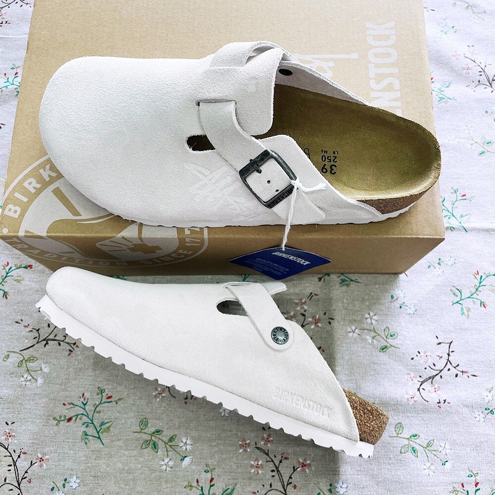 Birkenstock Boston x Stussy Bone-Suede Clog Wide Women's Birkenstock Boston x Stussy Bone-Suede Clog Wide Women's