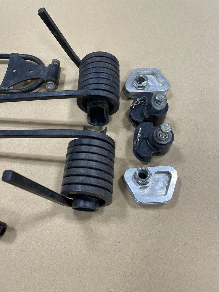 polaris dragon rear springs Bushings And Joiner Arms - Image 2 of 3