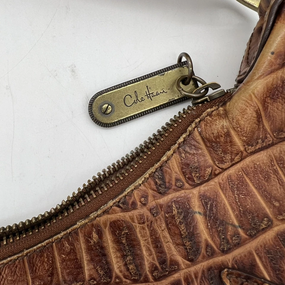 Cartera de cuero marrón con estampado de cocodrilo Cole Haan Foto 3 de 4