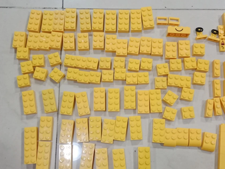 Giocattolo mini pezzi da parete mattoncini gialli Lego da 300 g da 10,5 once ... - Immagine 4 di 4