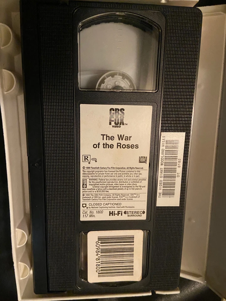 Vintage The War Of The Roses VHS Cassette Former Rental Clam Shell Video Giant - Image 4 of 4