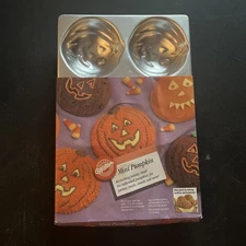 Wilton 1983 Jack O Lantern Cake Pan 6 Cup Halloween Pumpkin Mold 508-1040