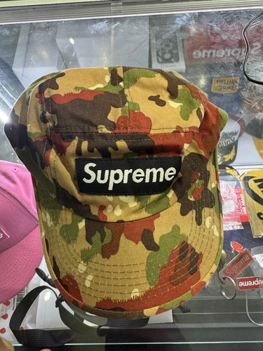 Casquette de camp camouflage suprême