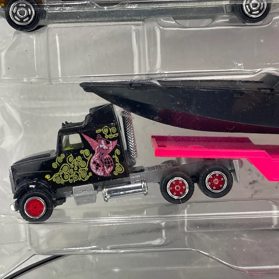 Majorette 1980s Super Movers Miami VICE Boat Hauler w Boat Limousine Ferrari GTO - Image 3 of 4