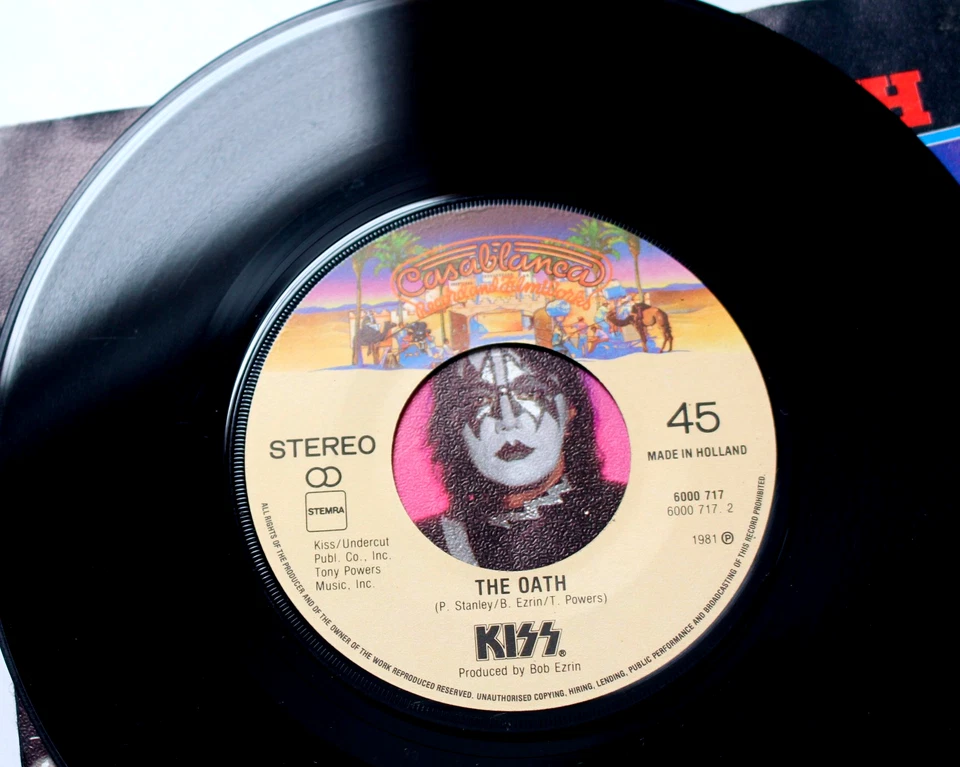 RARE COVER 1981 ORIGINAL KISS THE OATH 7" VINYL 45 ACE FREHLEY - Image 4 of 4