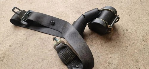 BMW 3 Compact E36 Hintere mittlere Sitzschnalle 1977402 1.60 Petrol 33751933