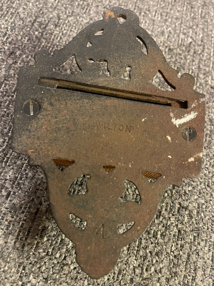 VINTAGE WILTON 4 CAST IRON HAND PAINTED WALL MOUNT MATCH SAFE HOLDER