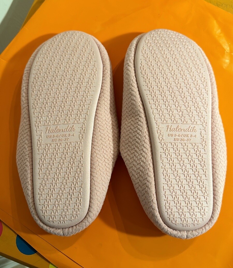 SAOLA Ciabatte morbide imbottite suola antiscivolo nuove senza etichette donna piccole 5 6 orig $20