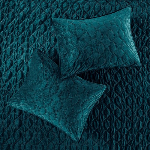 Gracie Mills Gayle 3-Piece Casual Geometric Velvet Quilt Set - Picture 28 of 49