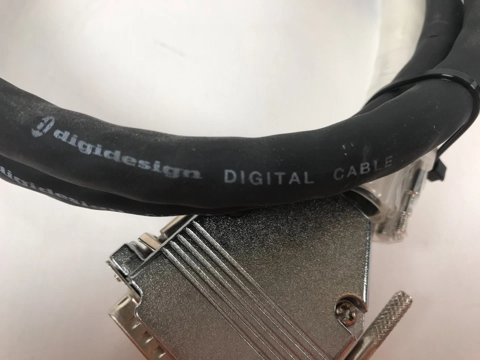 Cable digital Digidesign 25 pines macho-macho 53" - Hecho en EE. UU. Foto 4 de 4