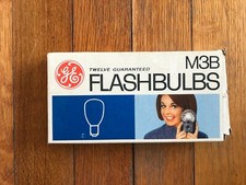 Vintage GE Camera 12 POWER MITE Flash Bulbs   M3B   Made in USA - Ohio - NOS