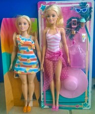 Barbie ama el océano y pasaporte rosa Barbie. Lote de 2 muñecas. Nuevo sin caja exterior.