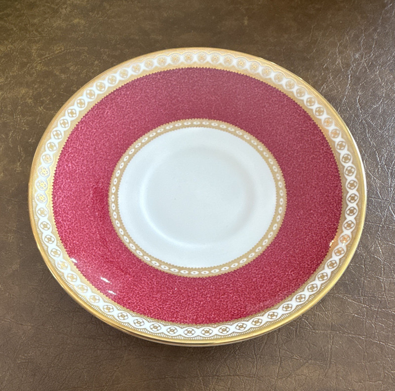 Porcelain Round Tea Saucer Ruby,White Gold Rim/Borde, Glossy Finish