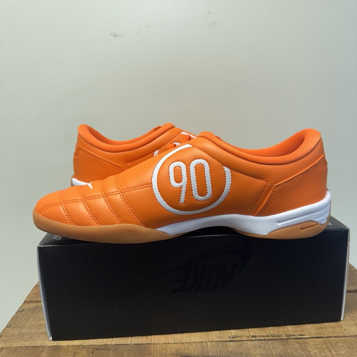 NIKE トータル90 Safety Orange Total 90 'Safety Orange' (HJ9351-800). Nike SNKRS