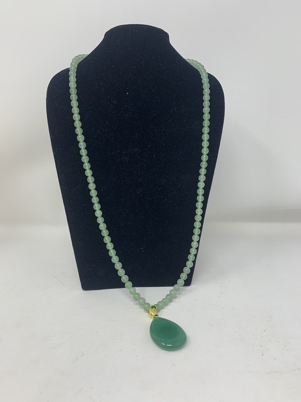 chinese Jade necklaces pendants With Jewlery Box