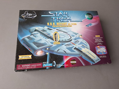 DEEP SPACE NINE Star Trek PLAYMATES DS9 DEFIANT NEU ! Mit LICHT und SOUND !