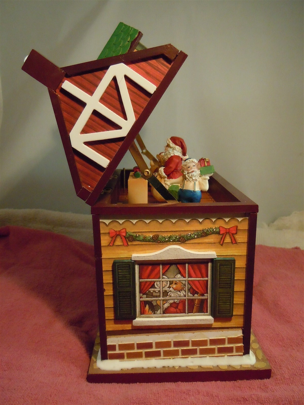 SAN FRANCISCO MUSIC BOX COMPANY SANTA'S HOUSE WINDUP MUSIC BOX TUNE
