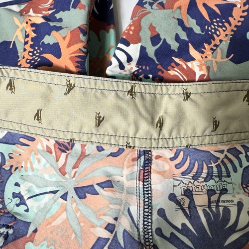 Patagonia Herren Gr. 36 Stretch Boardshorts 7,5 Schrittlänge Navy Blätter Print - Bild 13 von 13