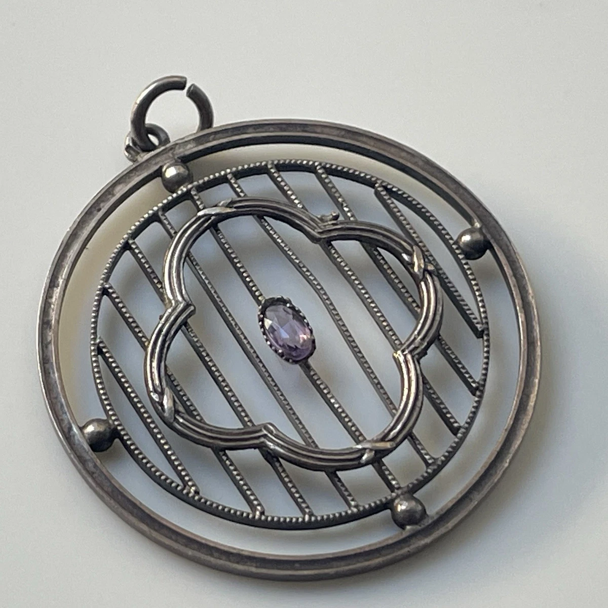 ANCIEN PENDENTIF EVENTAIL en METAL FILIGRANE ARGENTÉ, BIJOU MÉDAILLE ART NOUVEAU EUR 24,90