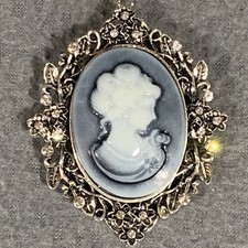Vintage Style Blue Cameo Pendant Necklace Brooch Silver Tone Rhinestone 24 Inch