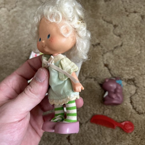 Pastel de ángel de fresa de colección con mofeta de souffle para mascotas y peine años 80 - Imagen 6 de 22