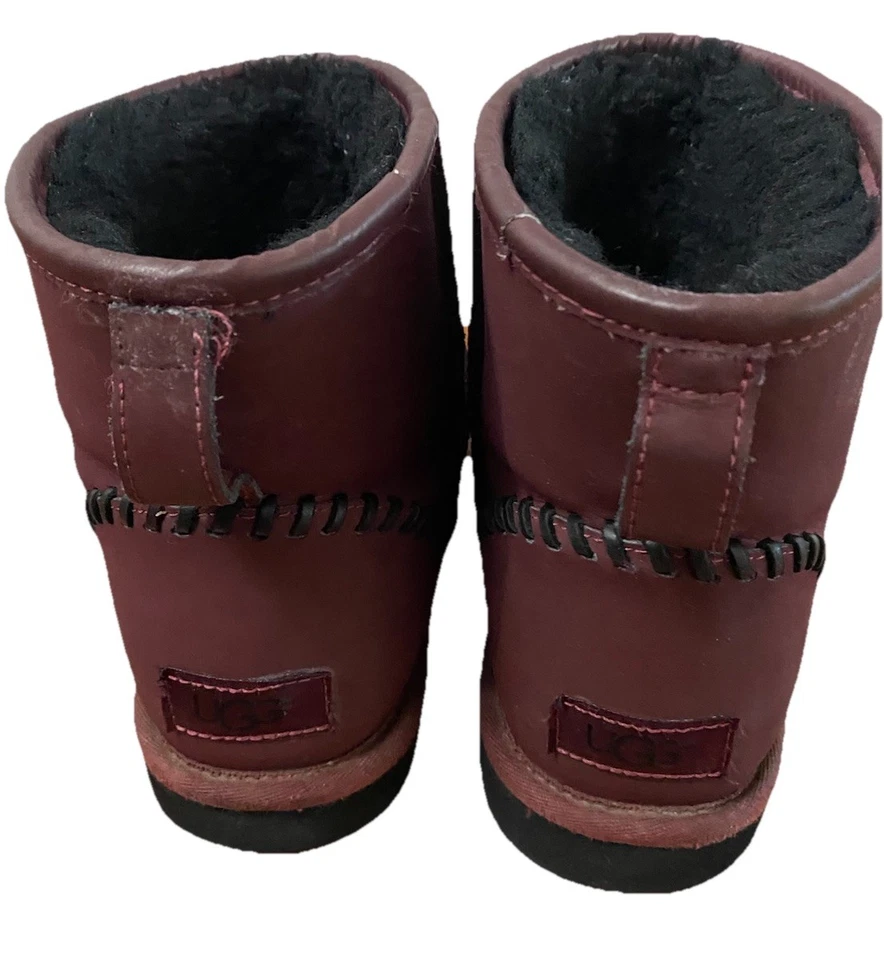 Botín sin cordones UGG Mini Deco de cuero borgoña para mujer talla 9 Foto 3 de 4