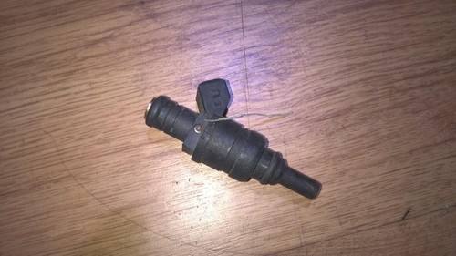 BMW 5-Series 1999 Fuel Injector 1427240, Genuine #131856-44