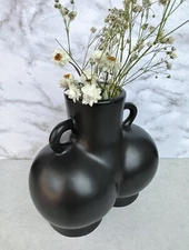 Black booty-shaped Ceramic Vase for Modern Home Decor - butt vase - body vase