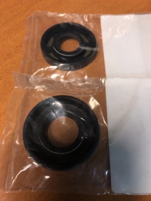 Top & Bottom Crankshaft Oil Seal ~ Mercury Mariner 2.2HP 2.5HP 2-Stroke Outboard