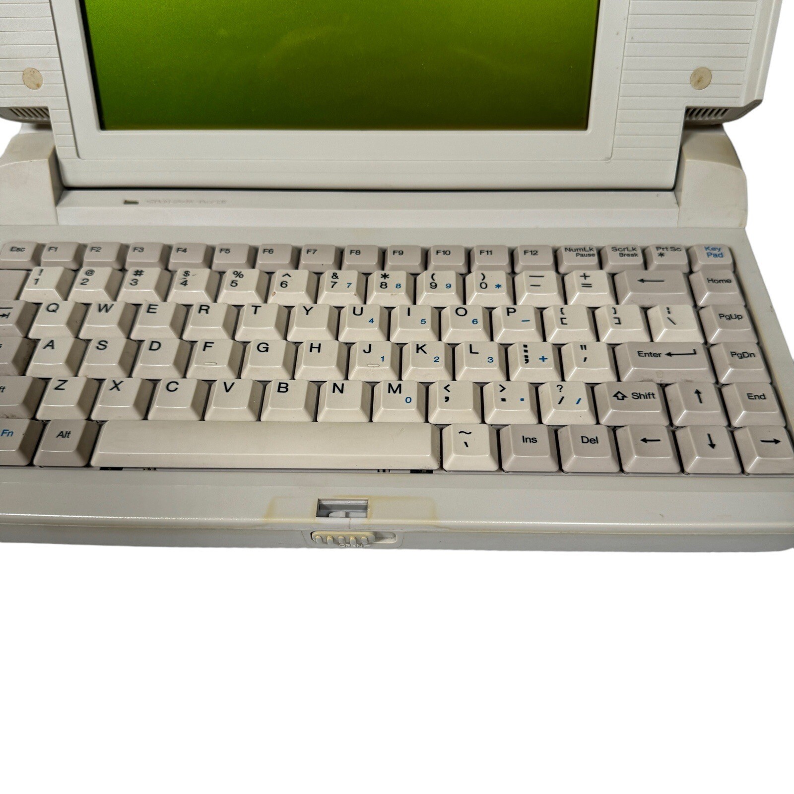 Tandy 1100FD Laptop Fully OPERATIONAL w/ original case, documents