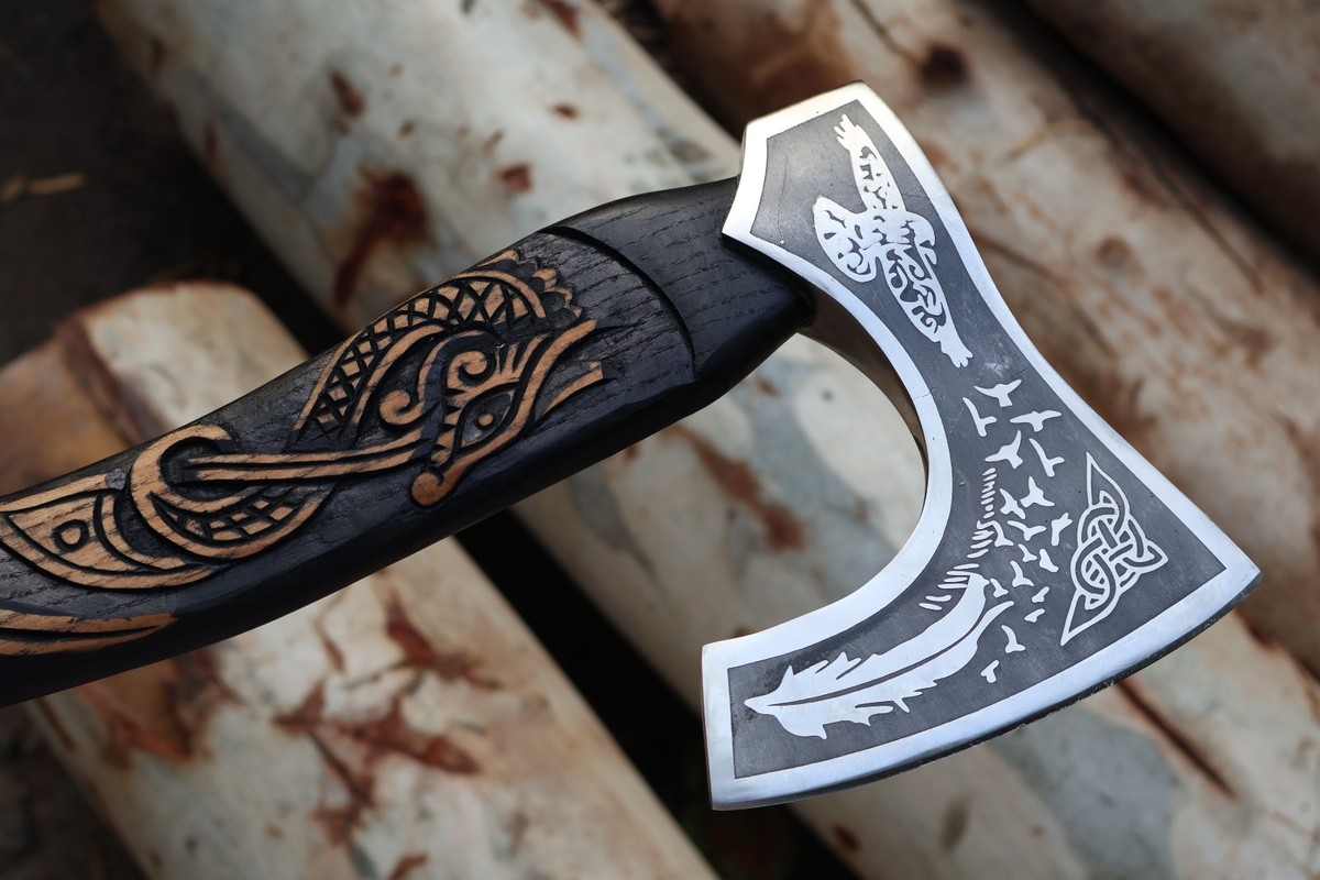 Unique Dragon AxeHand Made carbon steel Blade Viking / Tomahawk
