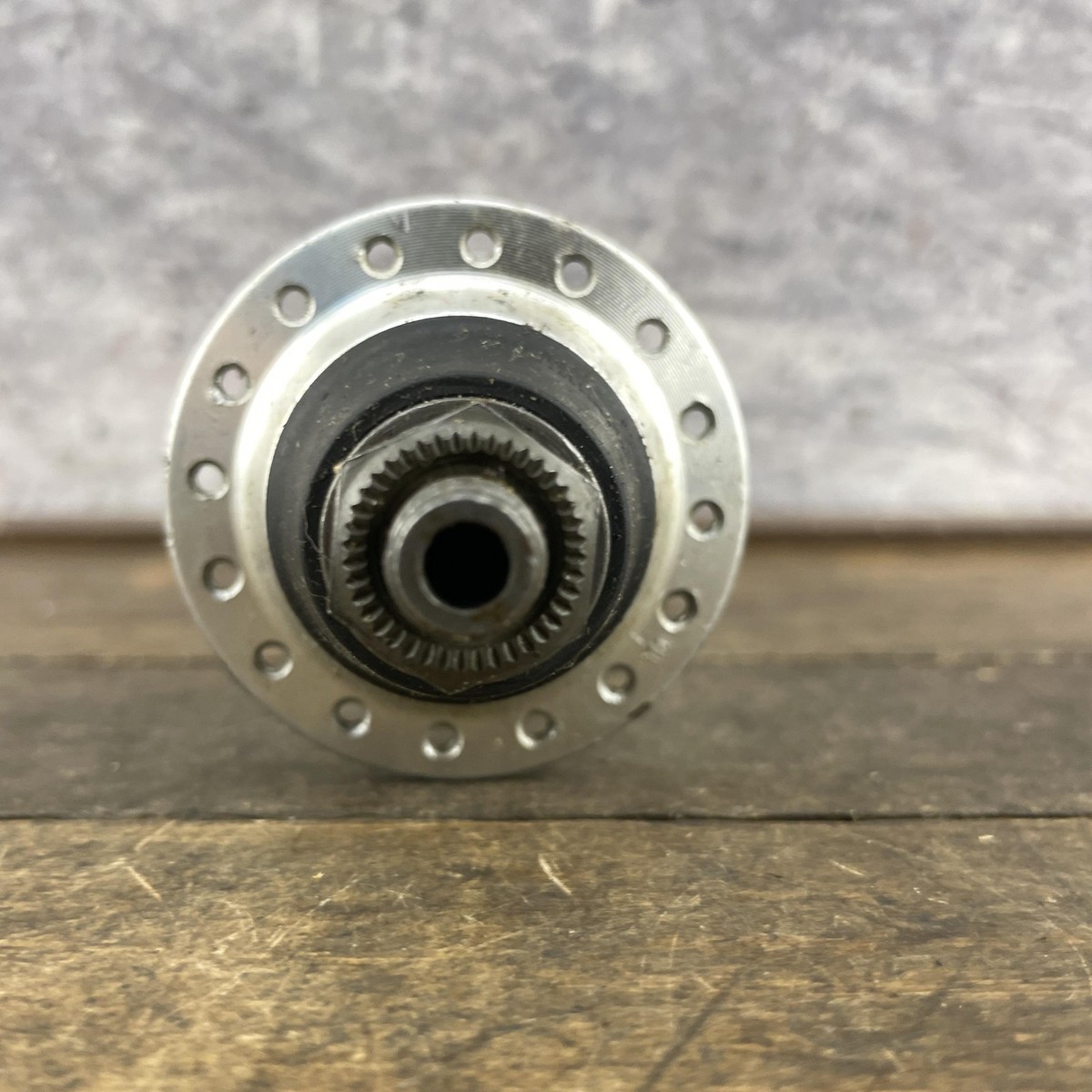 Vintage Shimano Silent Clutch FH-R050 Rear Hub 32H 135mm 7 Speed