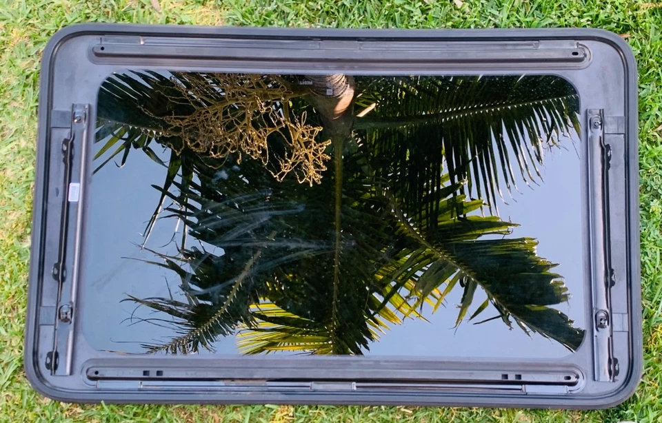 2007 SATURN AURA OEM FACTORY YEAR SPE SUNROOF SUN MOON ROOF TOP GLASS WINDOW OEM - Image 2 of 4