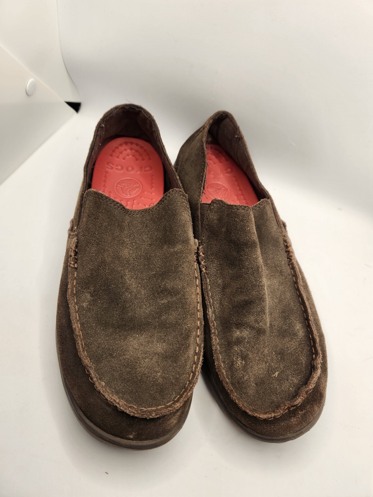 Men's size 10 brown Crocs loafers with removable cushioned insoles-image
