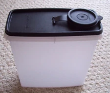 Tupperware Cereal Keeper Storage Container 13 Cup #469 Black Pour Seal #470