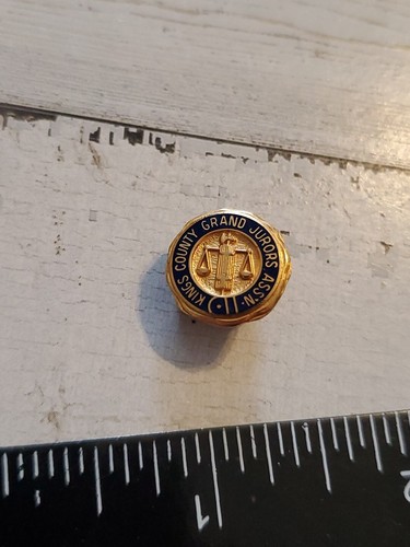 Kings County Grand Jurors Association (Scales Of Justice) Gold Tone Pin Zf - Afbeelding 1 van 2