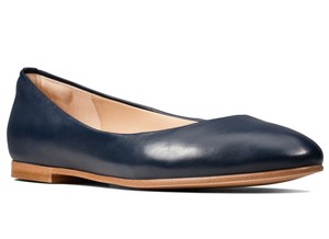 clarks navy flat shoes