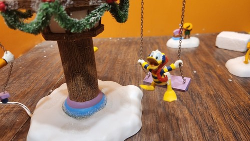 Dept 56 56866 Swinging Disney Fab Five Mickey Minnie Animated Christmas Village - Picture 4 of 12